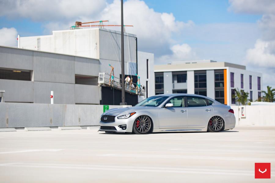  Infiniti Q70 on Vossen Wheels (VFS2) 2017 года  (фото 21 из 43)